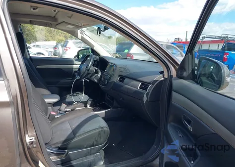 2017 Mitsubishi Outlander Se/Sel z USA, uszkodzony, nr VIN JA4AZ3A31HZ027794